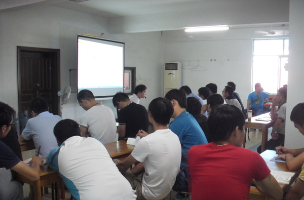 BAILIAN Compressor tiene actividades de aprendizaje de teor&iacute;a de tecnolog&iacute;a de compresores para empleados 3